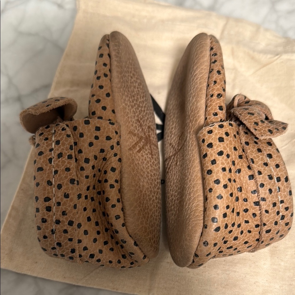 Freshly Picked Tan and Black Speckled Moccasins Soft-Soled Shoes - Picture 4 of 4